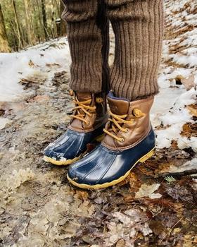 A man wearing a pair of Sperry Duck Boots in the snow