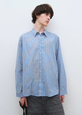 A man wearing a blue Gimaguas oxford button up shirt