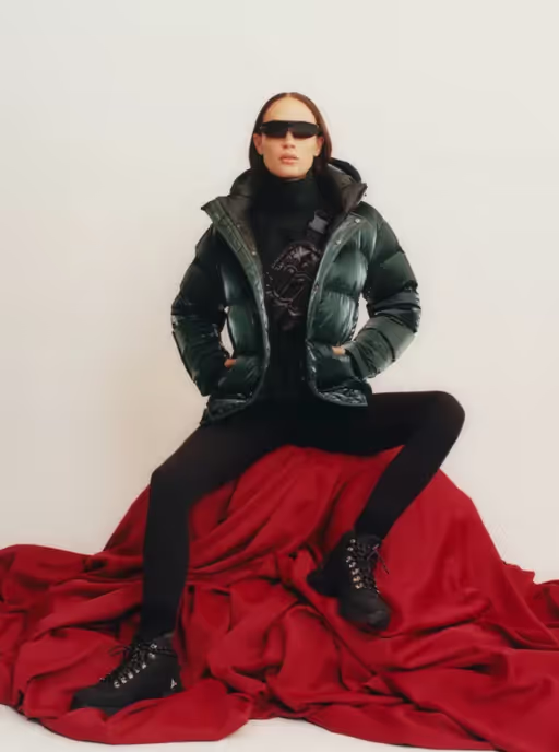 A woman wearing a black Aritzia jacket
