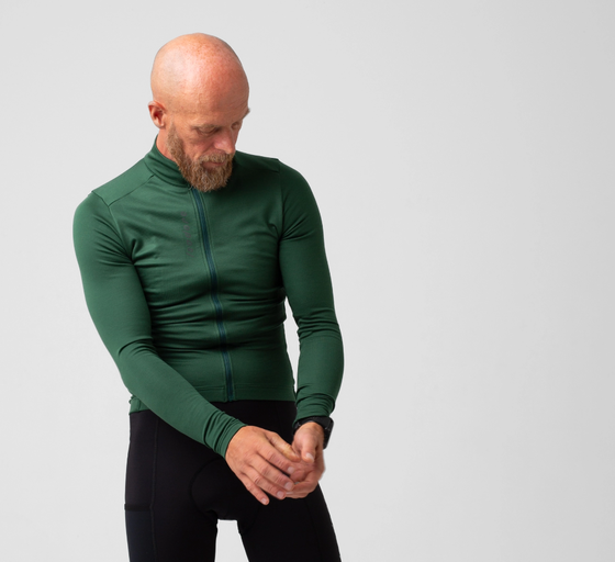 A man wearing sycamore signature thermal long sleeve jersey