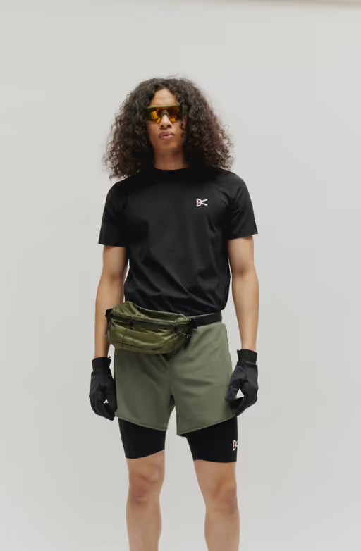 A man wearing ultralight aloe short sleeve black tee