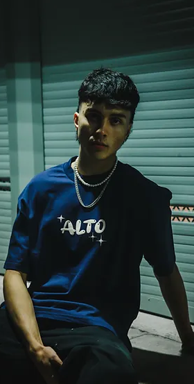 A man wearing blue sparkle s/s heav t-shirt
