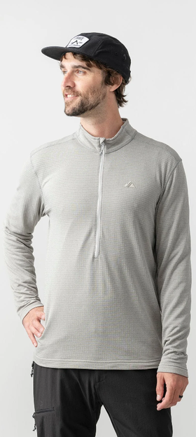 A man wearing frost grey m's basecamp half-zip