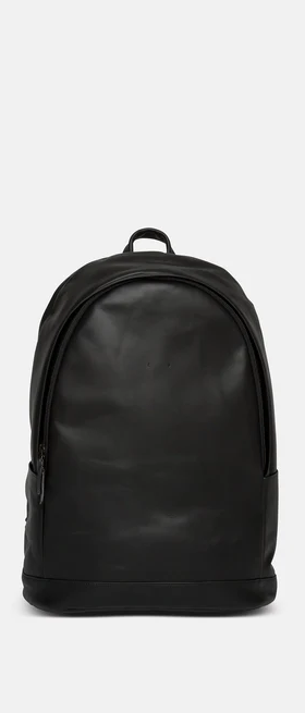 A picture of cm 20 black backpack