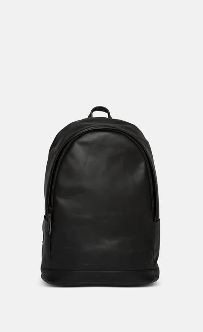 A picture of cm 20 black backpack