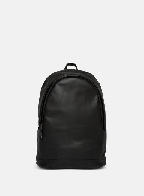 A picture of cm 20 black backpack