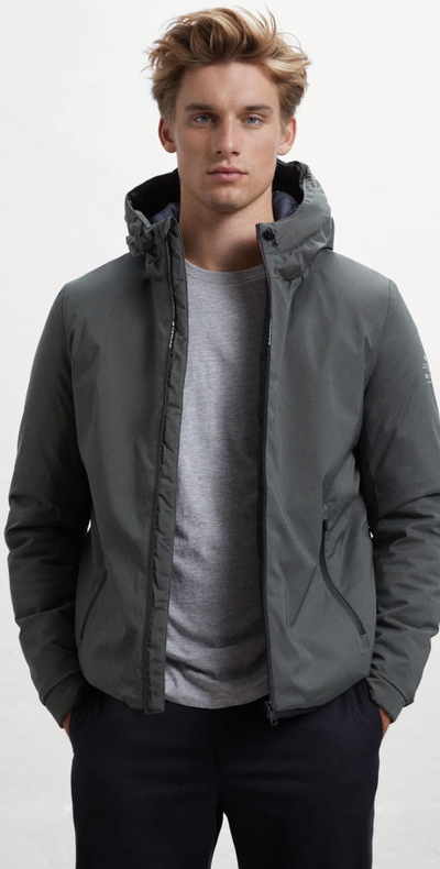 A man wearing green cartes jacket