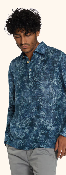 A man wearing ink blue floral-print ''positano'' polo shirt