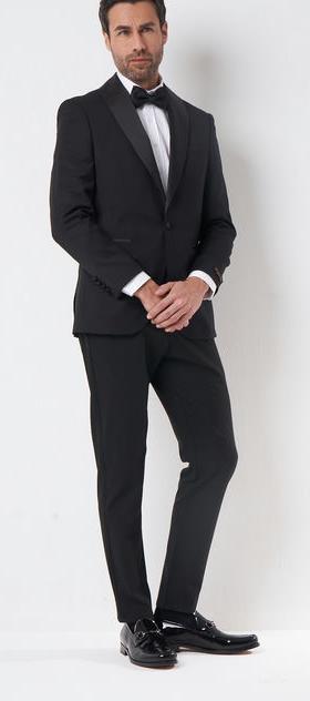 A man wearing Sepol black dress shoes