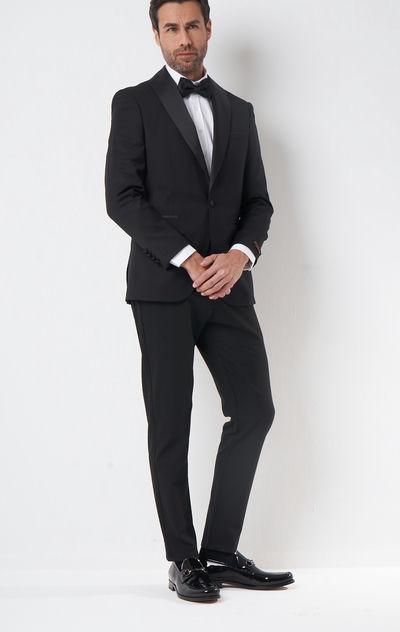 A man wearing Sepol black dress shoes