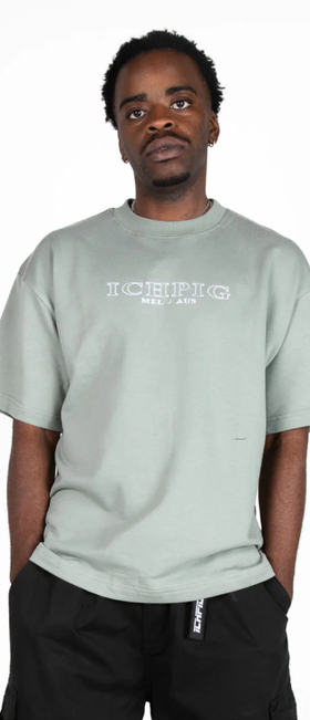 A man wearing heavyweight embroidery ICHPIG tee in grey