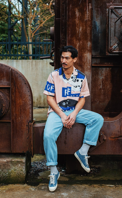 A man wearing a pair of blue novesta shoes