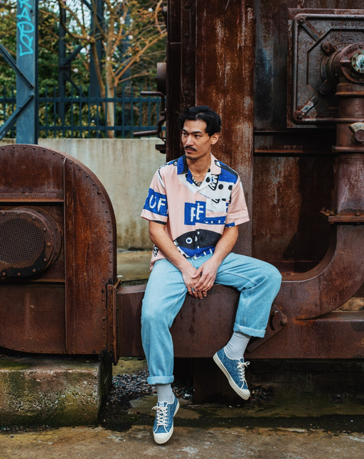 A man wearing a pair of blue novesta shoes