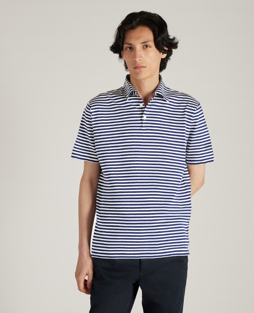 A man wearing Incotex slim-fit polo shirt in certified linen and cotton jersey - grey/bluette