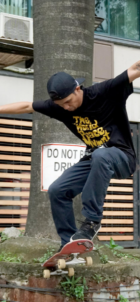 A man wearing a THE Clothing Philippines black t-shirt