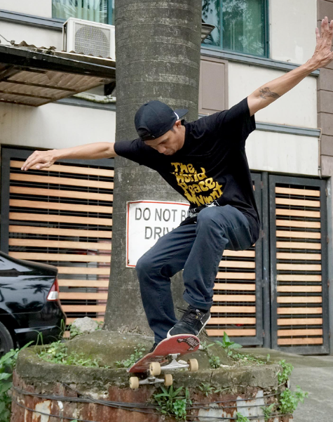 A man wearing a THE Clothing Philippines black t-shirt