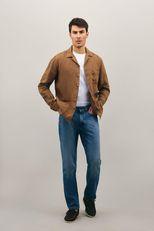 A man wearing Boglioli darkbeige linen painter shirt