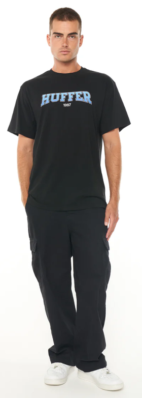 A man wearing a Huffer mens sup tee/graded black