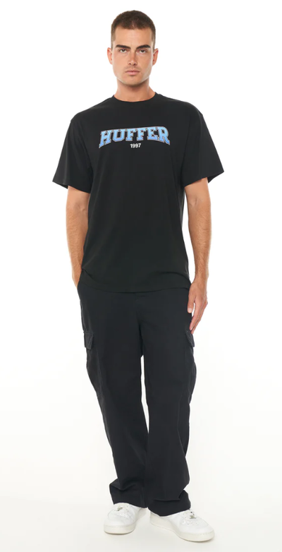 A man wearing a Huffer mens sup tee/graded black