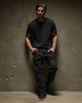 A man wearing james perse carbon pigment clear jersey crew