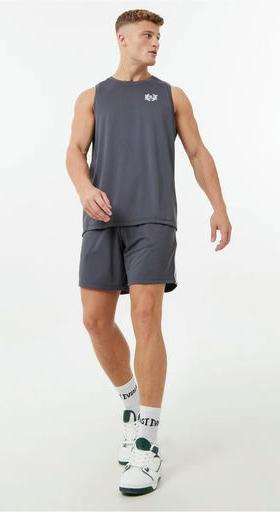 A man wearing Everlast grey basketball jersey