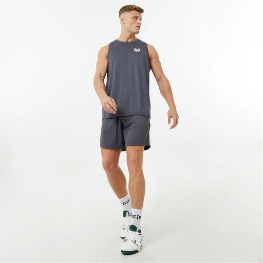 A man wearing Everlast grey basketball jersey