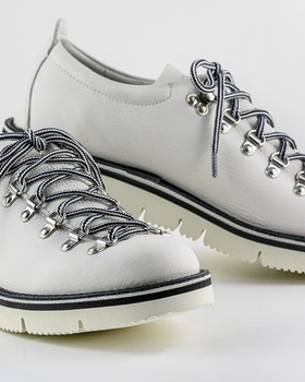 An image of Fracap white low top indian shoes