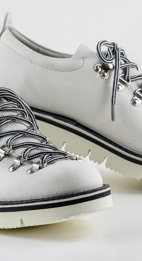 An image of Fracap white low top indian shoes