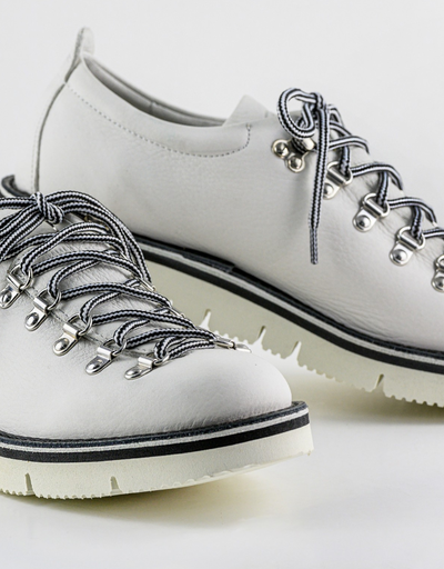 An image of Fracap white low top indian shoes