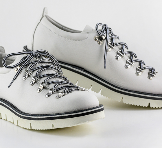 An image of Fracap white low top indian shoes