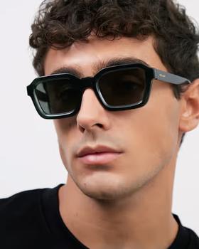 A man wearing Meller fog olive sunglass