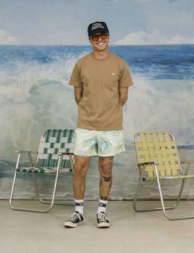 A man wearing Duvin pocket tee brown