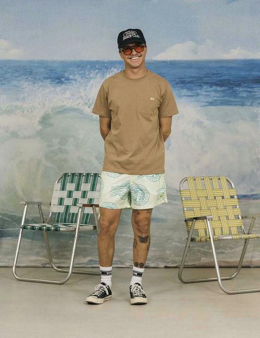 A man wearing Duvin pocket tee brown