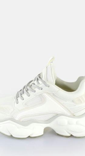 An image of Buffalo London white sneaker