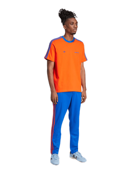A man wearing YME Universe orange wb s/s tee