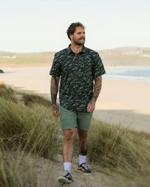 A man wearing passenger ocean current black way ripstop short sleeve shirt