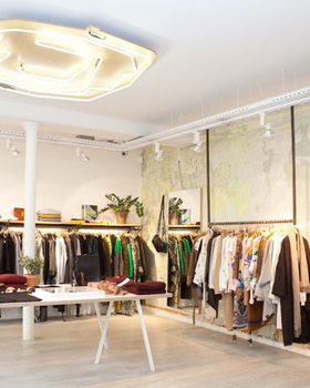 An inside image of CENTRE COMMERCIAL store