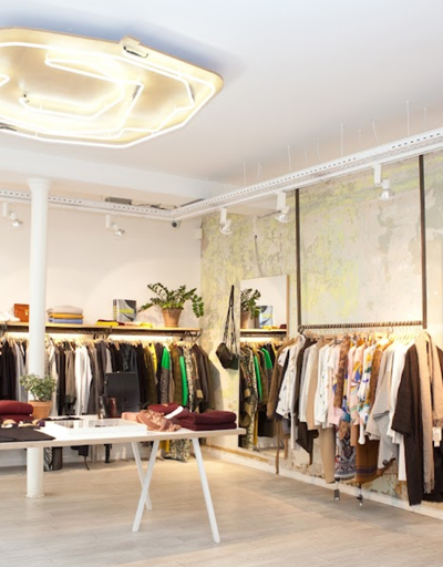 An inside image of CENTRE COMMERCIAL store
