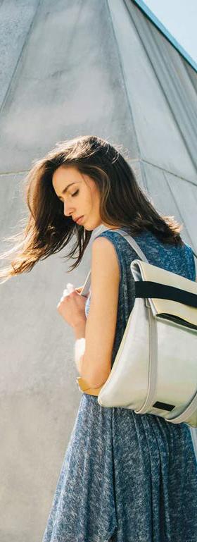 A woman carrying Maria Maleta lisbon backpack silver