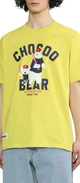 A man wearing Chocoolate lemon yellow chocoo bear tee