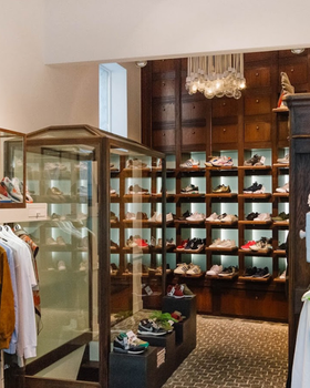 An inside image of Lockwood & Avenue Store store