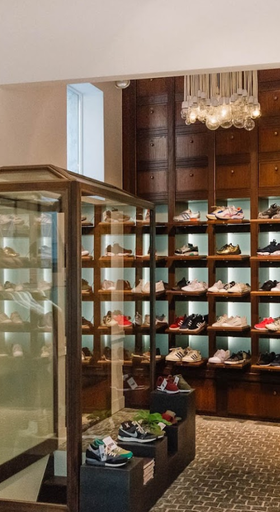 An inside image of Lockwood & Avenue Store store