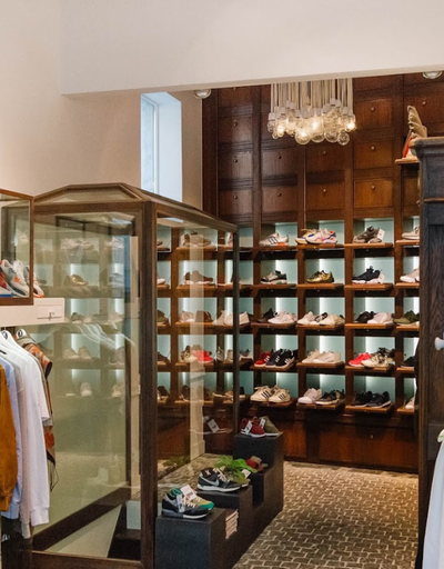 An inside image of Lockwood & Avenue Store store