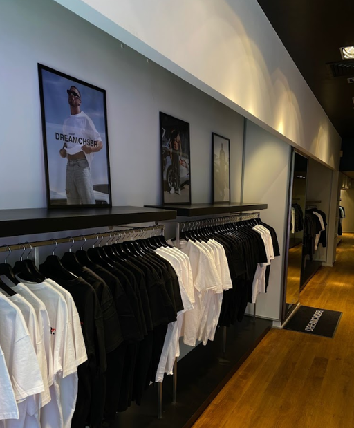An inside image of Dreamchser store