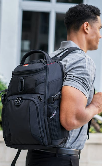 A man wearing a Swiss Gear backpack in black