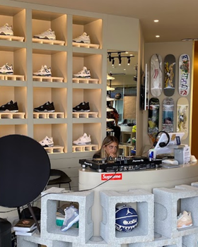 An inside image of Droplist Porto store
