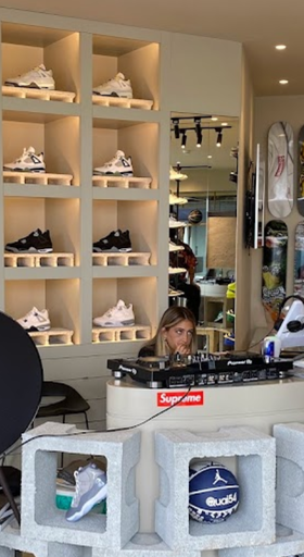 An inside image of Droplist Porto store