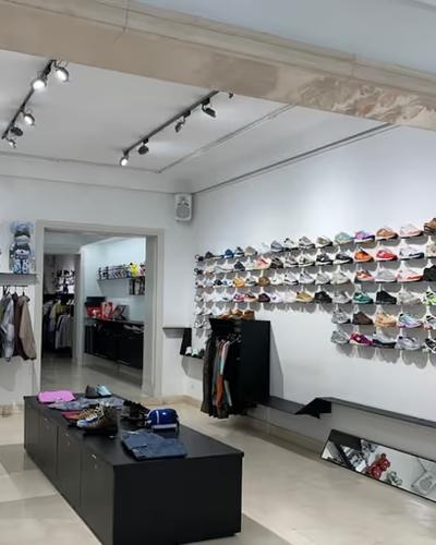An inside image of Nigra Mercato store