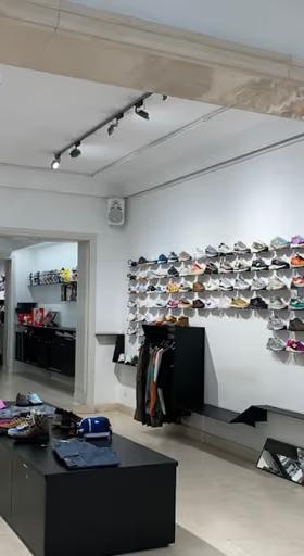 An inside image of Nigra Mercato store