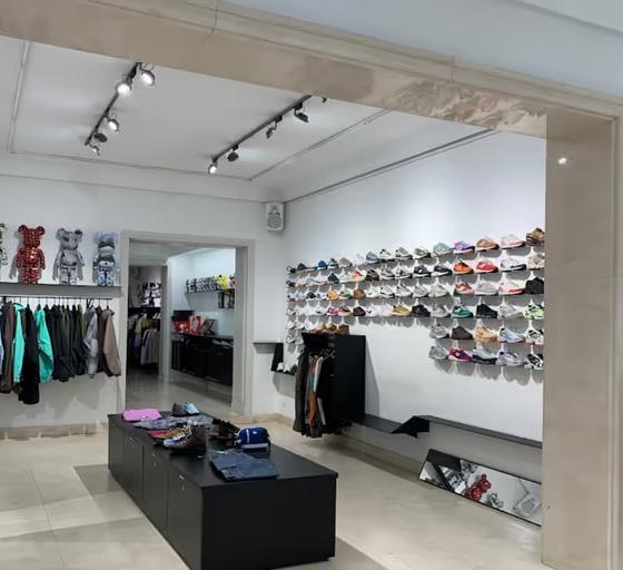 An inside image of Nigra Mercato store